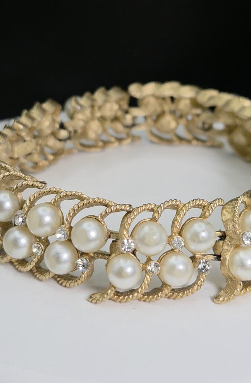 Crown Trifari Goldtone Faux Pearl & Rhinestone 7” Bracelet